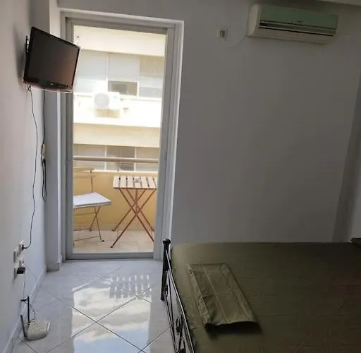 Small Apartment In The Heart Of Piraeus! Notara 43
