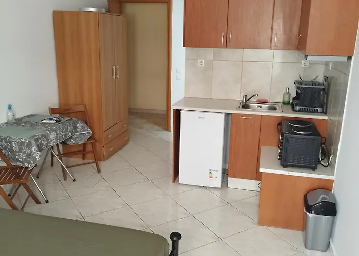 Small Apartment In The Heart Of Piraeus! Notara 43