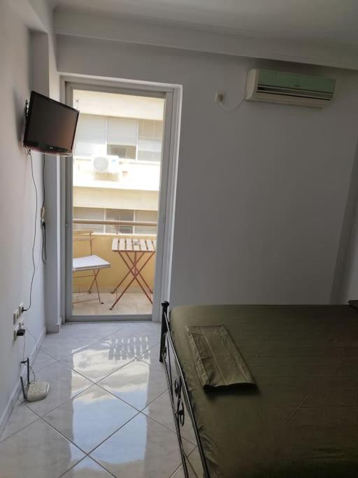 Small In The Heart Of Piraeus! Notara 43 Pireus