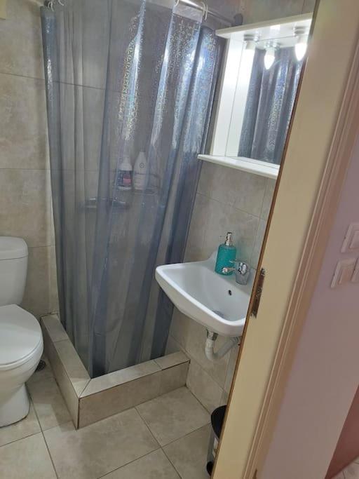 Small In The Heart Of Piraeus! Notara 43 * Pireus
